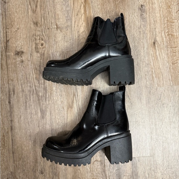 Diba • Platform Pull On Boots - Picture 2 of 9